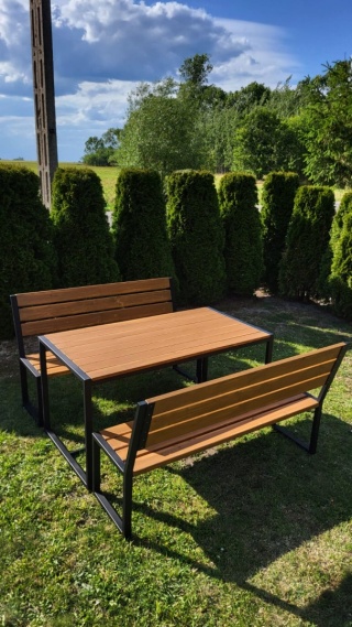 Zestaw ogrodowy „Stal & Drewno” – 2 ławki + stół