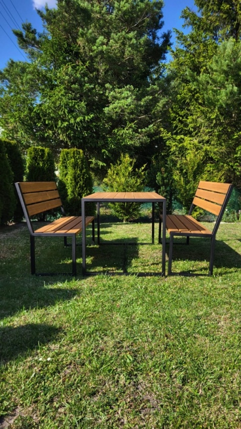 Zestaw ogrodowy „Stal & Drewno” – 2 ławki + stół